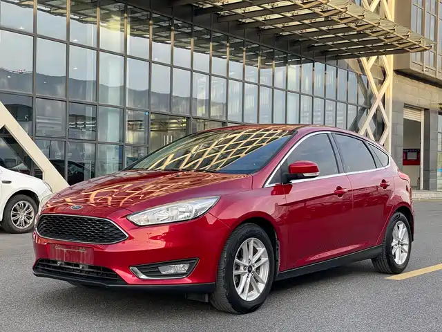 Ford Fox Focus 2017 Hatchback 1.6l Automatic Stylish Smart Mobility Version — фото