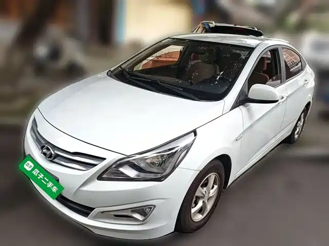 Hyundai Reina Reina 2014 1.4l Automatic Intelligent Gls — фото