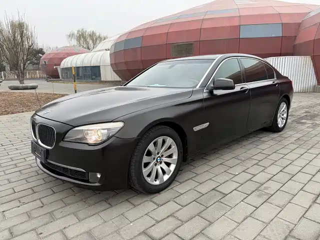 Bmw Bmw 7 Series Bmw 7 Series 2009 740li Luxury Model — фото