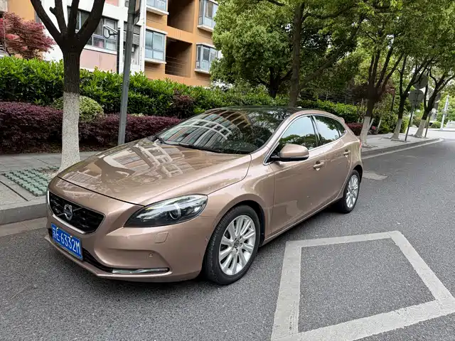 Volvo Volvo V40 Volvo V40 2014 2.0t Zhiya Edition — фото