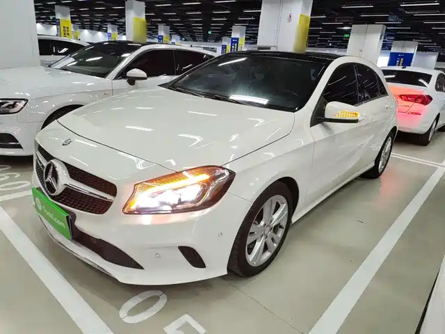 Mercedes-Benz Mercedes-Benz A-Class (Imported) Mercedes-Benz A-Class Imported 2017 Facelift A 200 Dynamic Type — фото