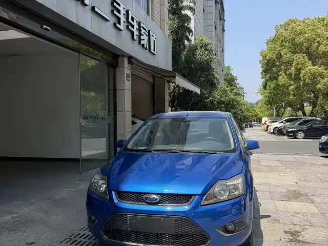 Ford Fox Focus 2013 Hatchback Classic 1.8l Manual Basic Model — фото