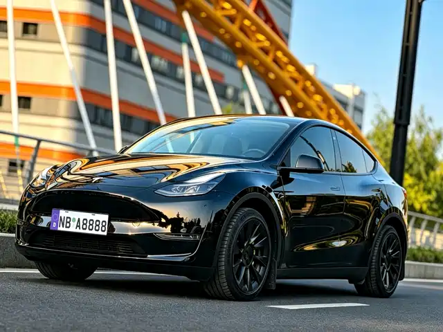 Tesla Model Y Model Y 2022 Facelift, Long-Range All-Wheel Drive Version — фото