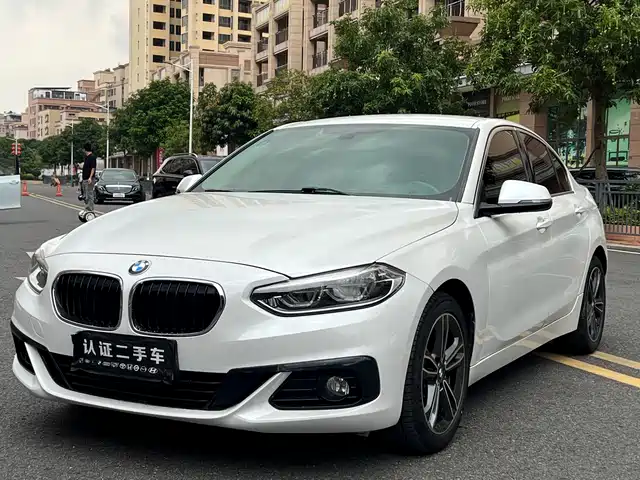 Bmw Bmw 1 Series Bmw 1 Series 2019 118i Fashion Model — фото