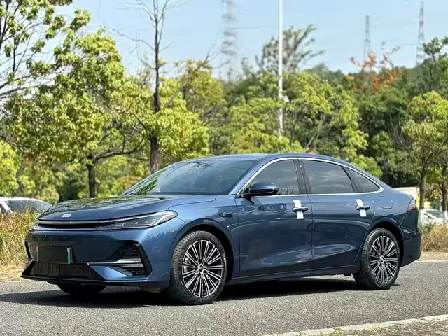 Geely Galaxy Galaxy A7 Galaxy A7 2025 EM-i 150km Starship Edition — фото