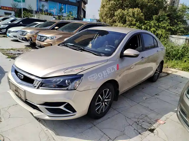 Geely Automobile Emgrand Emgrand 2019 Leading Edition 1.5l Cvt Luxury Type National Vi — фото