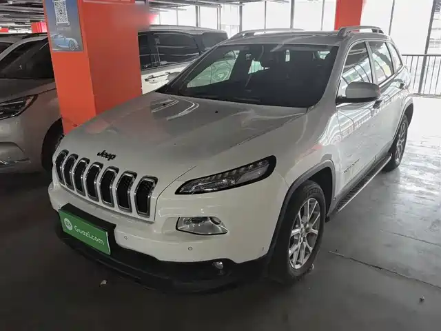 Jeep Free Light Liberty Light 2016 2.4l Leading Edition — фото
