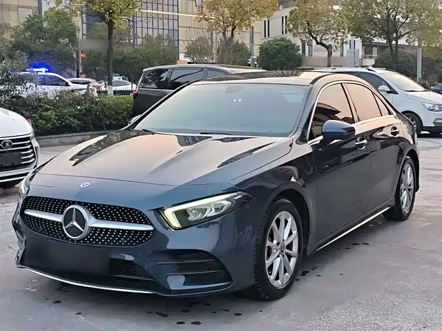 Mercedes-Benz Mercedes Benz A Class Mercedes-Benz A-Class 2019 A 200 L Sports Sedan — фото
