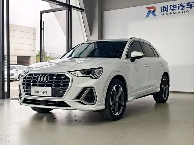 Audi Audi Q3 Audi Q3 2021 35 Tfsi Fashionable And Dynamic — фото