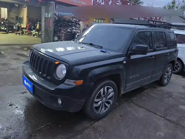 Jeep freelancer Zuike 2014 2.4l Sports Version — фото