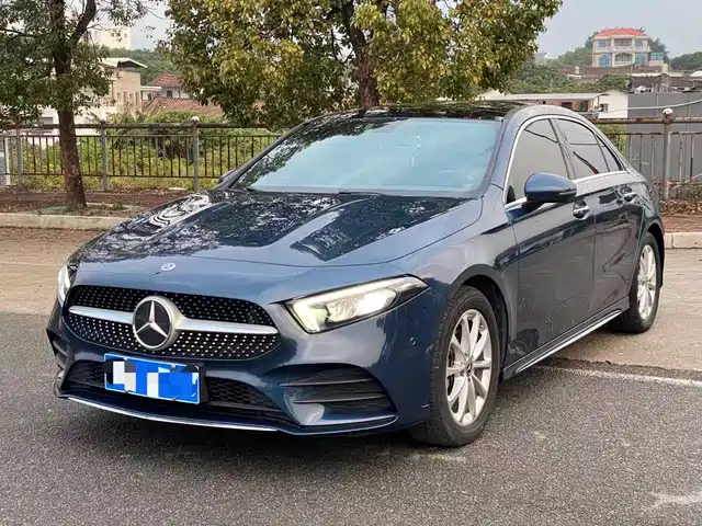 Mercedes-Benz Mercedes Benz A Class Mercedes-Benz A-Class 2019 A 200 L Sports Sedan — фото