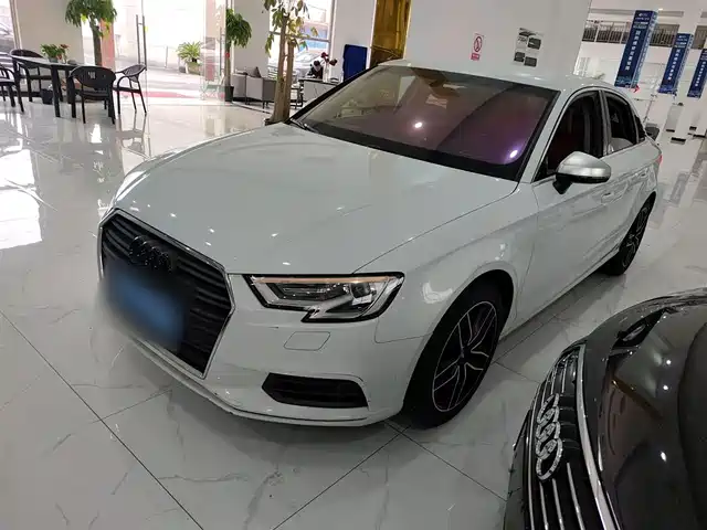 Audi Audi A3 Audi A3 2018 30th Anniversary Limousine 35 Tfsi Enterprising — фото