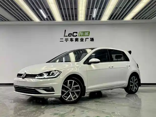 Volkswagen Golf Golf 2018 230tsi Automatic Luxury Model — фото