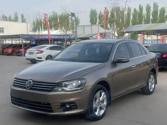 Volkswagen Bora Bora 2015 Premium Edition 1.6l Automatic Comfort Type — фото