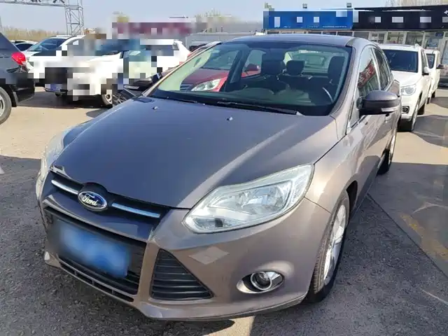 Ford Fox Focus 2012 Sedan 1.6l Manual Style — фото