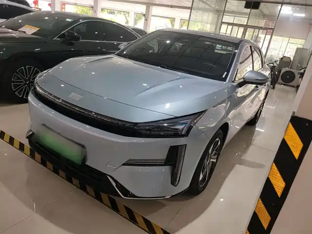Geely Galaxy Galaxy L6 Galaxy L6 2025 Em-I 140km Starship Edition — фото