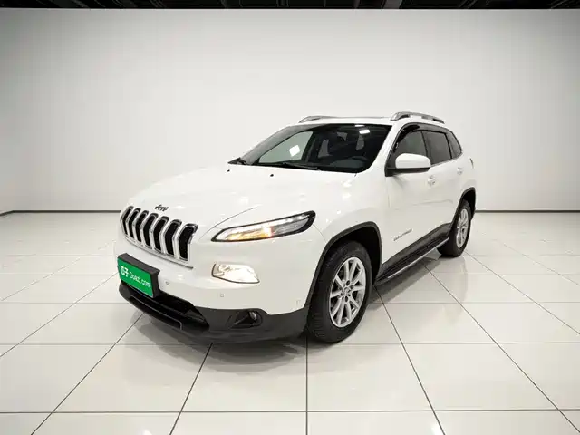 Jeep Free Light Liberty Light 2016 2.4l Leading Edition — фото