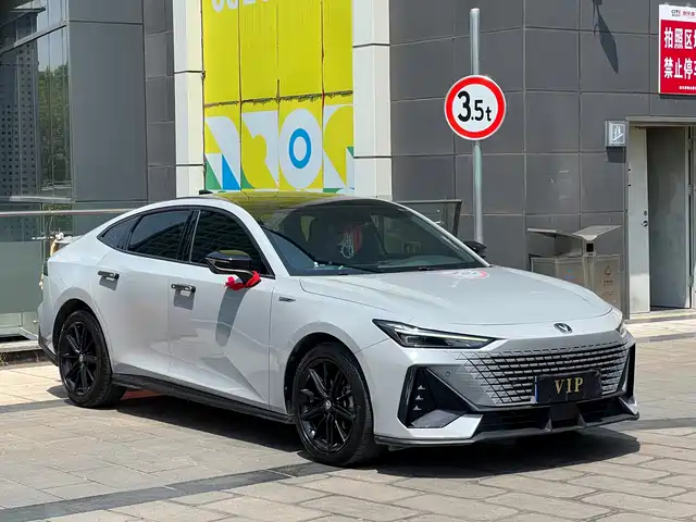 Chang'An Changan Uni-V Changan Uni-V 2022 1.5t Premium Model — фото