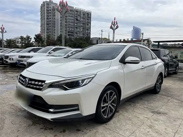 Qichen Venucia D60 Venucia D60 2018 1.6l Manual Intelligent Link Elite Edition — фото