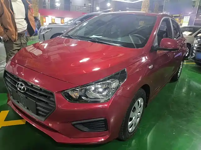 Hyundai Reina Rena 2020 1.4l Manual Gl Refreshed Version — фото