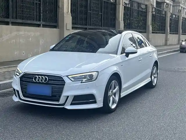 Audi Audi A3 Audi A3 2018 30th Anniversary Limousine 35 Tfsi Fashion — фото