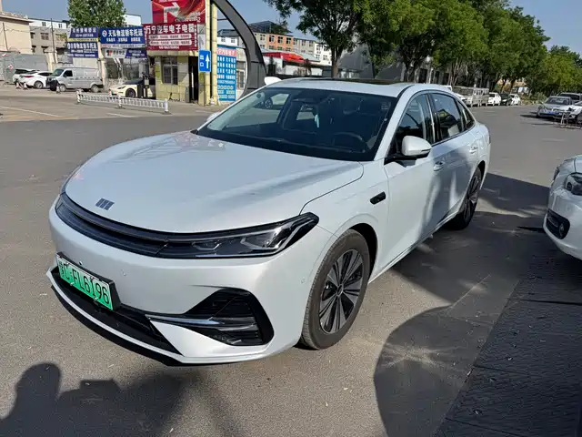 Geely Galaxy Galaxy A7 Galaxy A7 2025 Em-I 150km Discovery+ Edition — фото