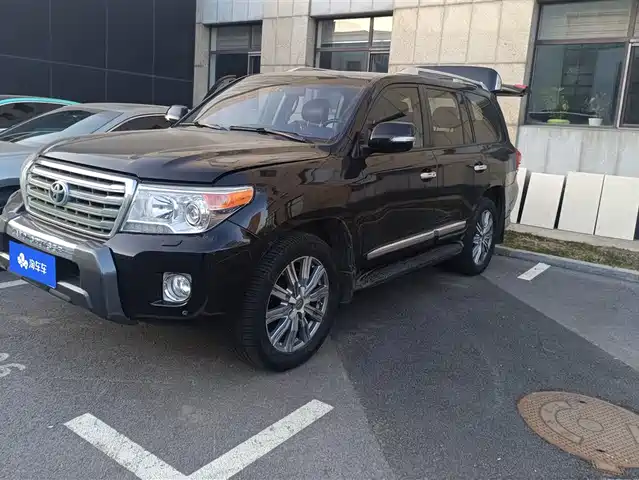 Toyota Land Cruiser (Imported) Land Cruiser (Imported) 2015 4.0l V6 Middle East Limited Edition — фото