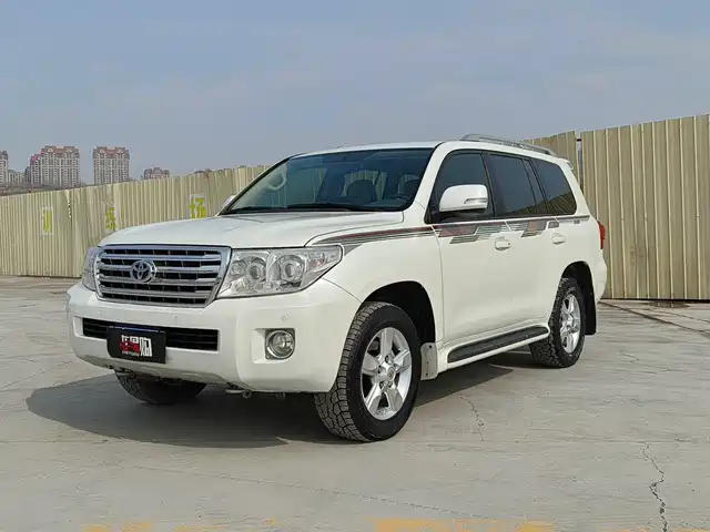 Toyota Land Cruiser (Imported) Land Cruiser Imported 2015 4.0l V6 Middle East Low-End Version — фото