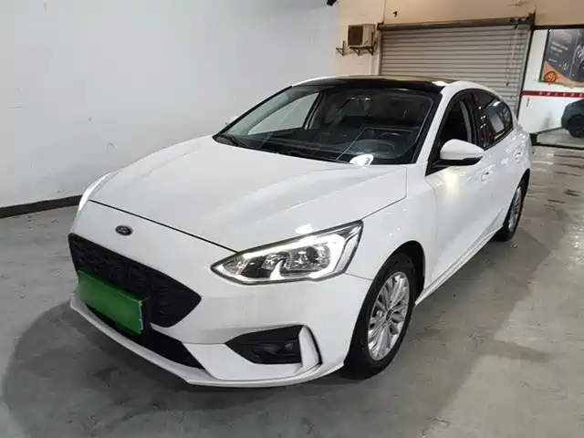 Ford Fox Focus 2020 Sedan Ecoboost 180 Automatic Neochaedge — фото
