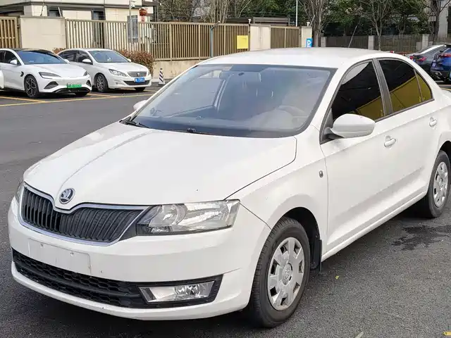 Skoda Xin Rui Xinrui 2015 1.6l Manual Model Selection — фото