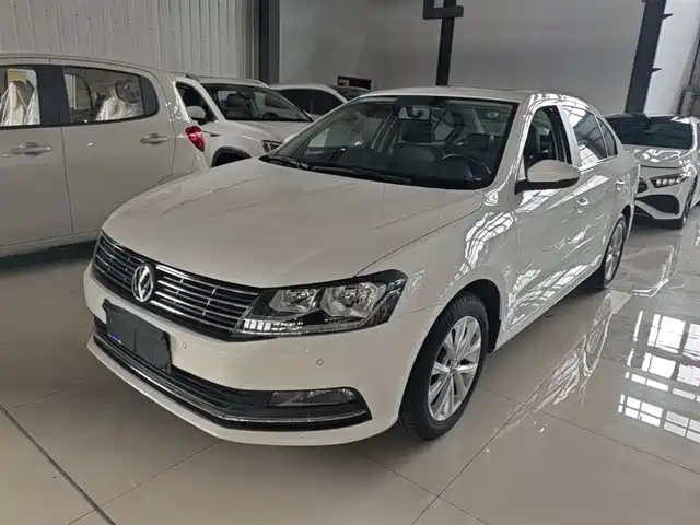 Volkswagen Lavida Lavida 2015 1.6l Automatic Comfort Version — фото