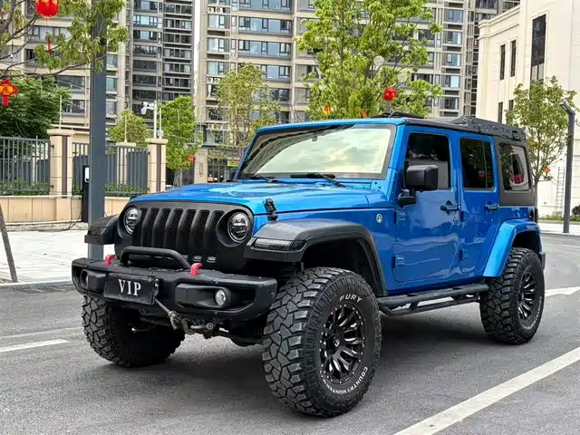 Jeep Wrangler Wrangler 2015 2.8td Sahara Four-Door Comfort Version — фото