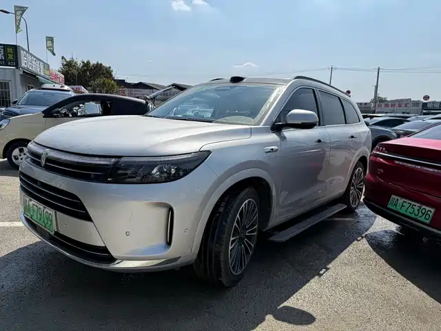 Aito Asks The World Wenjie M7 Wenjie M7 2024 1.5t Intelligent Driving Four-Wheel Drive Max Version 6 Seats — фото