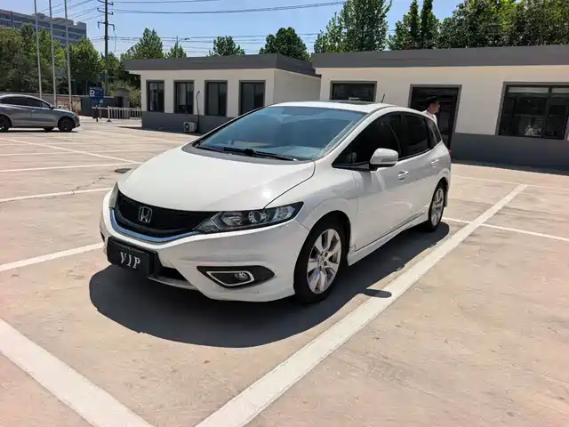 Honda Jed Jade 2014 1.8l Automatic Comfort Elite Version 5 Seats — фото