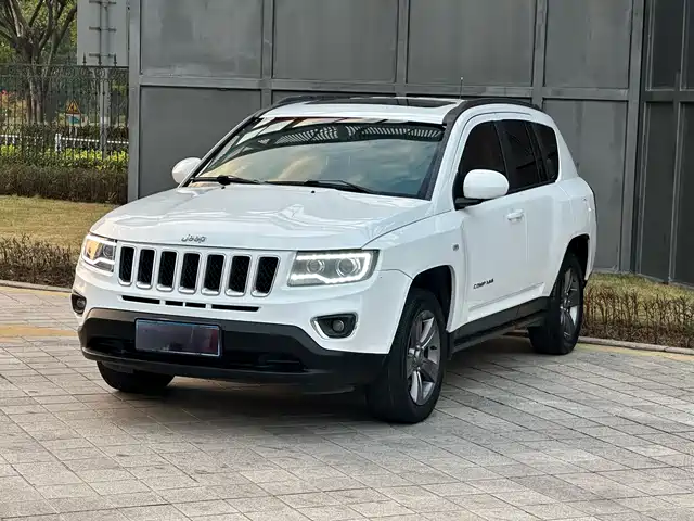 Jeep Guide(Import) Compass Imported 2014 Facelift 2.4l Four-Wheel Drive Comfort Version — фото