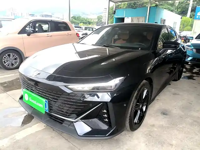 Chang'An Changan Uni-V Changan Uni-V 2022 1.5t Smart Pilot Model — фото