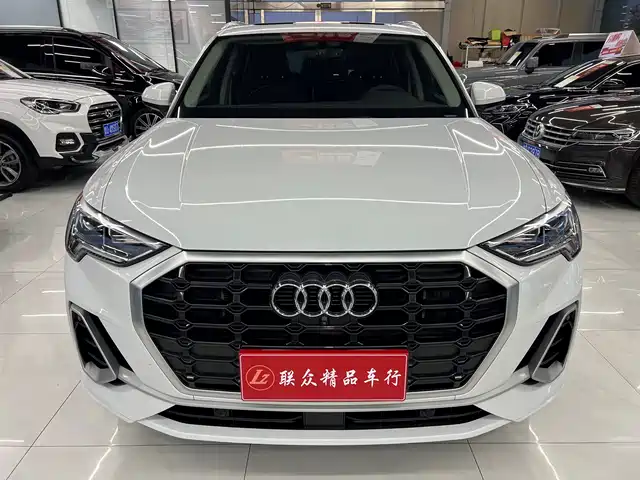 Audi Audi Q3 Audi Q3 2021 35 Tfsi Fashionable And Dynamic — фото