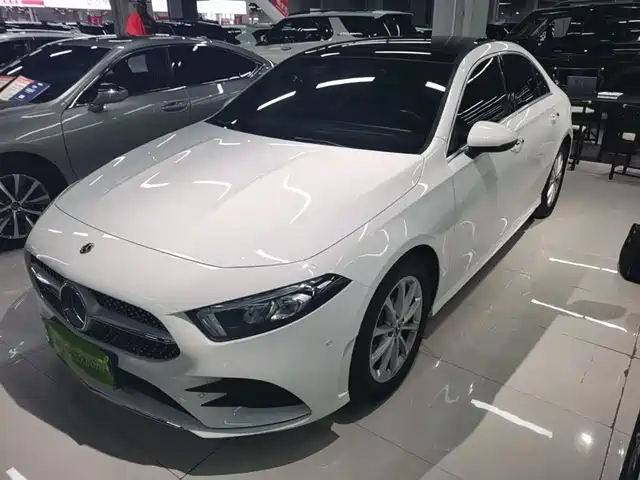 Mercedes-Benz Mercedes Benz A Class Mercedes-Benz A-Class 2021 A 200 L Sports Sedan Fashionable — фото