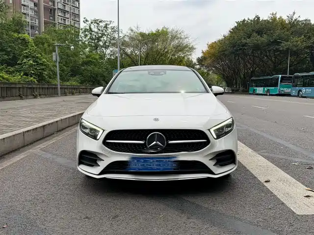 Mercedes-Benz Mercedes Benz A Class Mercedes-Benz A-Class 2019 A 200 L Sports Sedan First Special Edition — фото