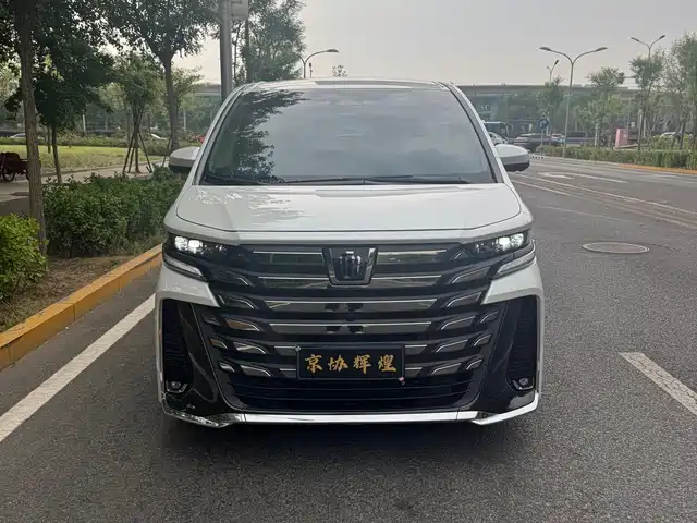 Toyota Wilfa Wilfa 2024 Crown Dual Engine 2.5l Supreme Executive Edition — фото