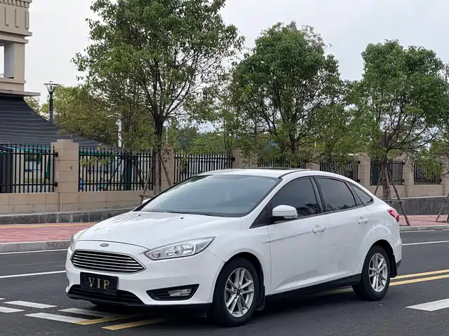 Ford Fox Focus 2018 Sedan Classic Ecoboost 125 Automatic Super Stylish Smart Mobility Version — фото
