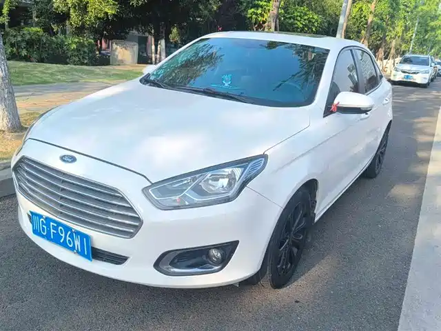 Ford Forrest Forex 2015 1.5l Automatic Fashion Model — фото