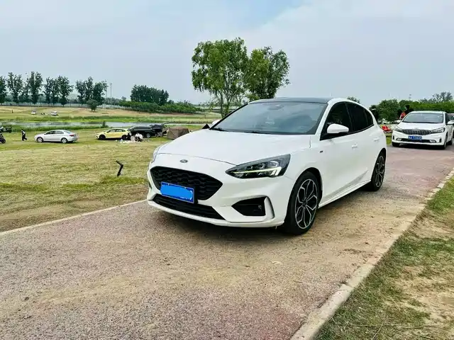 Ford Fox Focus 2021 Hatchback Ecoboost 180 Automatic St Line — фото