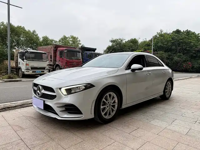 Mercedes-Benz Mercedes Benz A Class Mercedes-Benz A-Class 2020 A 200 L Sports Sedan — фото