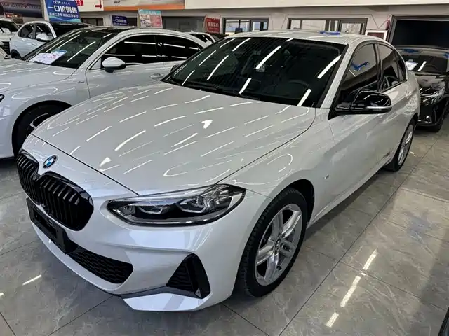 Bmw Bmw 1 Series Bmw 1 Series 2022 120i M Sports Night Edition — фото