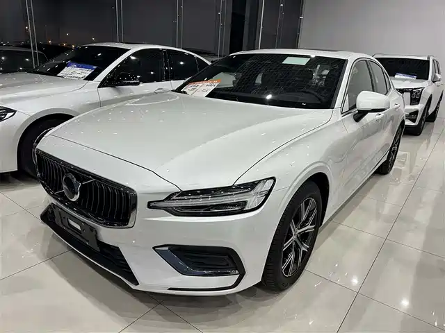 Volvo Volvo S60 Volvo S60 2025 B4 Zhiyi Luxury Edition — фото
