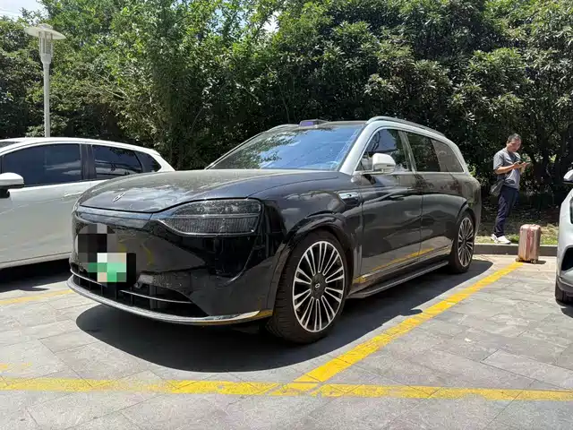 Aito Asks The World Wenjie M9 Wenjie M9 2024 Extended Range Ultra Version 52kwh 6-Seater Version — фото