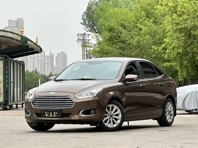 Ford Forrest Forex 2015 1.5l Automatic Fashion Model — фото
