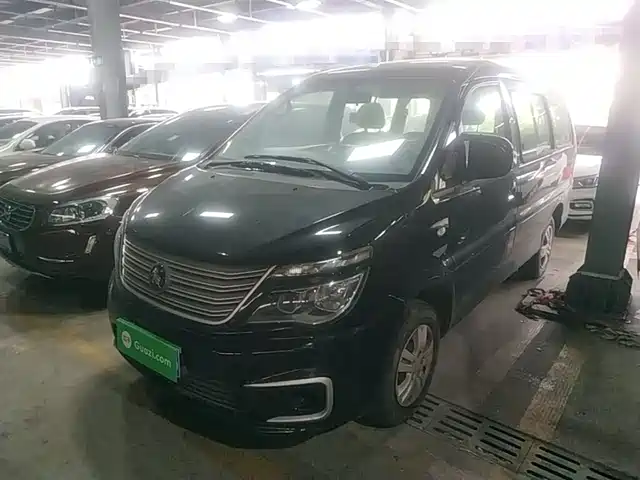 Dongfeng Is Popular Lingzhi Lingzhi 2022 M5 1.6l Practical 5-Seater — фото
