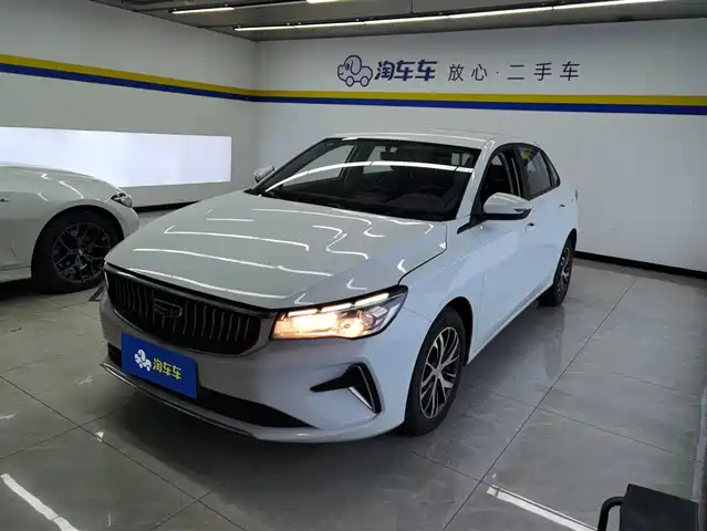 Geely Automobile Emgrand Emgrand 2023 4th Generation Champion Edition 1.5l Cvt Luxury Model — фото